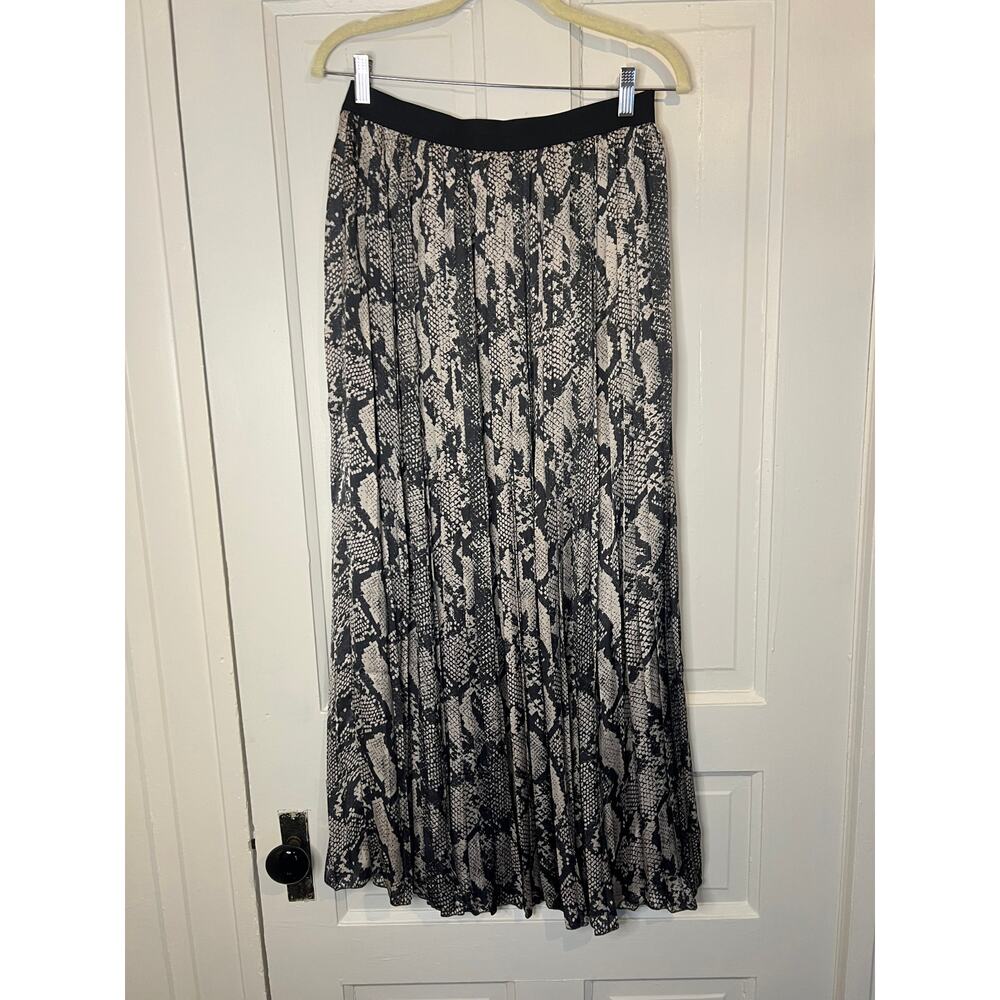 aryn K. Accordion-pleated Maxi Skirt Medium (B20393)